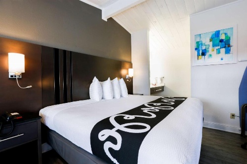 SureStay Hotel by Best Western Seaside Monterey image 10